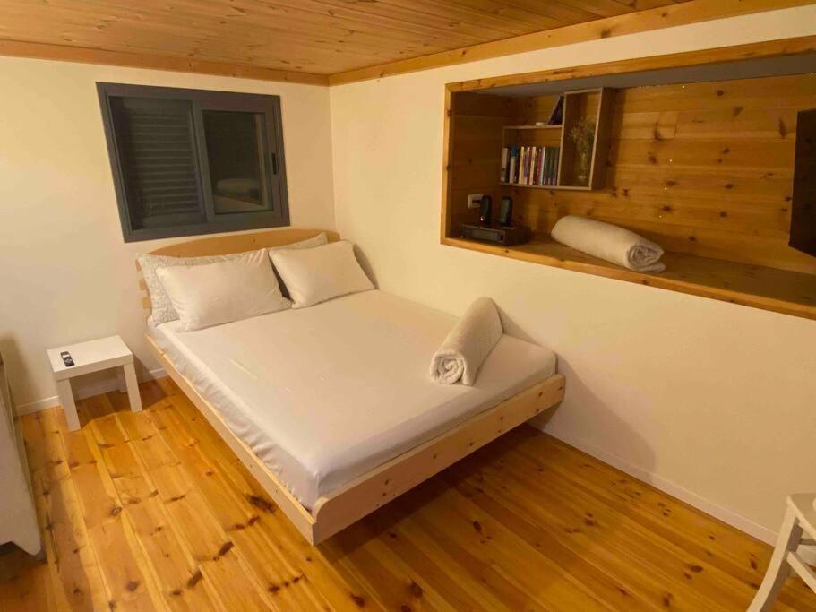 Bit Cabin Near The Airport Kfar Daniel Dış mekan fotoğraf